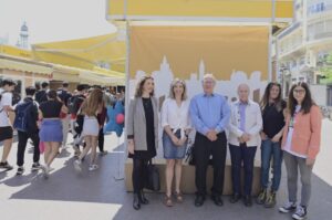 Feria de Artesanía de Primavera en la plaza del Ayuntamiento de Valencia